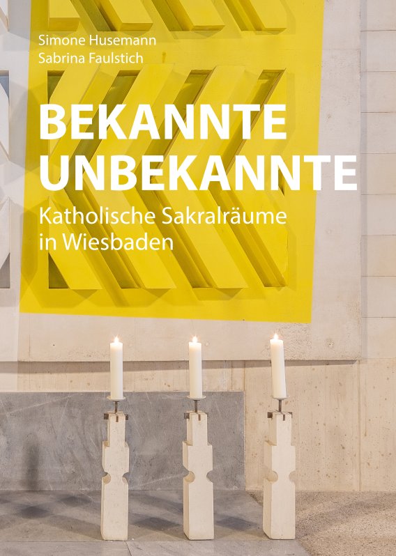 Das Buchcover zeigt ein modernes Altarrelief aus Beton.